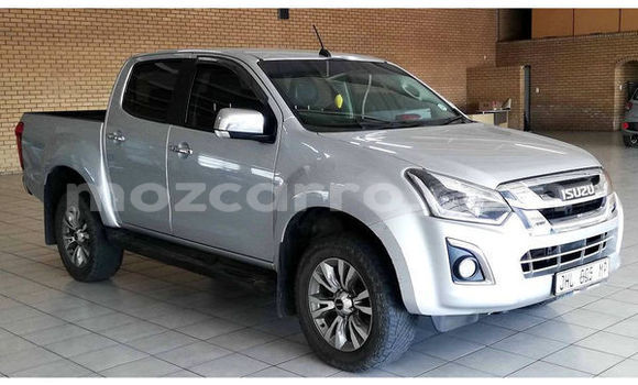 Nunua Ilio tumika Isuzu KB Nyeupe Gari ndani ya Beira nchini Sofala Nunua Ilio tumika Isuzu KB Nyeupe Gari ndani ya Beira nchini Sofala