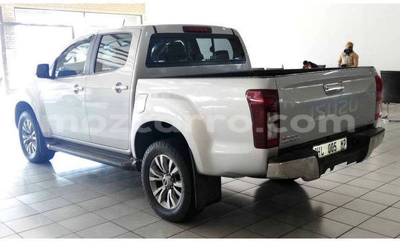 Nunua Ilio tumika Isuzu KB Nyeupe Gari ndani ya Beira nchini Sofala Nunua Ilio tumika Isuzu KB Nyeupe Gari ndani ya Beira nchini Sofala