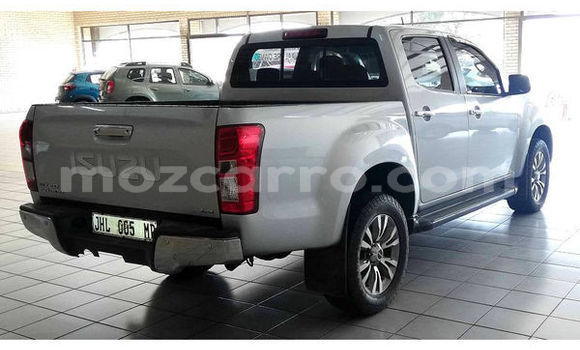 Nunua Ilio tumika Isuzu KB Nyeupe Gari ndani ya Beira nchini Sofala Nunua Ilio tumika Isuzu KB Nyeupe Gari ndani ya Beira nchini Sofala