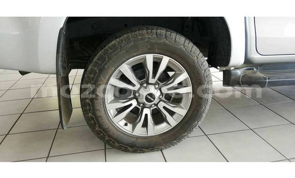 Nunua Ilio tumika Isuzu KB Nyeupe Gari ndani ya Beira nchini Sofala Nunua Ilio tumika Isuzu KB Nyeupe Gari ndani ya Beira nchini Sofala