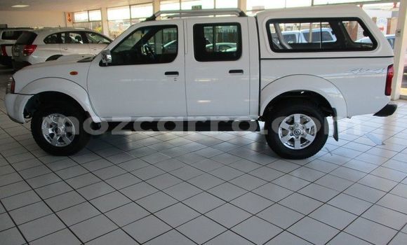 Comprar Usado Nissan NP 300 Branco Carro em Maputo em Maputo Comprar Usado Nissan NP 300 Branco Carro em Maputo em Maputo