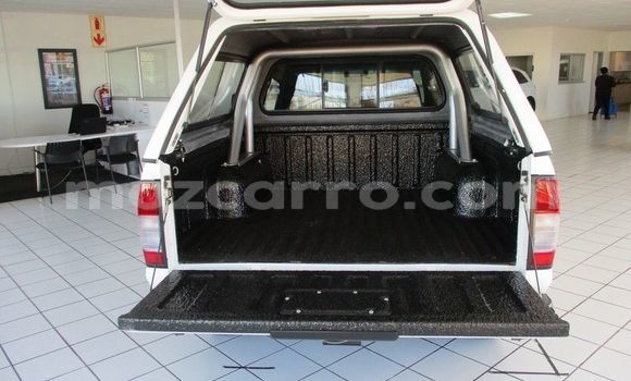 Comprar Usado Nissan NP 300 Branco Carro em Maputo em Maputo Comprar Usado Nissan NP 300 Branco Carro em Maputo em Maputo