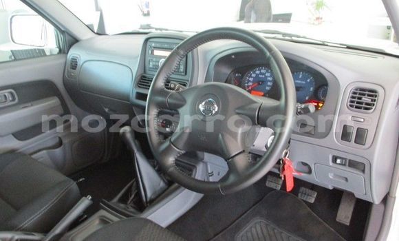Comprar Usado Nissan NP 300 Branco Carro em Maputo em Maputo Comprar Usado Nissan NP 300 Branco Carro em Maputo em Maputo