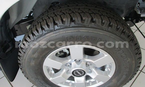 Comprar Usado Nissan NP 300 Branco Carro em Maputo em Maputo Comprar Usado Nissan NP 300 Branco Carro em Maputo em Maputo