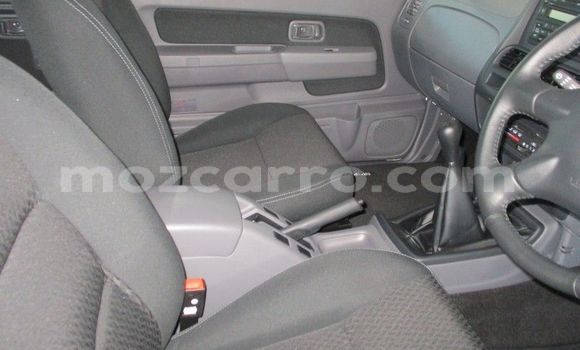 Comprar Usado Nissan NP 300 Branco Carro em Maputo em Maputo Comprar Usado Nissan NP 300 Branco Carro em Maputo em Maputo