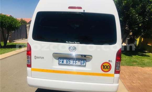 Comprar Usado Toyota Hiace Branco Carro em Beira em Sofala Comprar Usado Toyota Hiace Branco Carro em Beira em Sofala