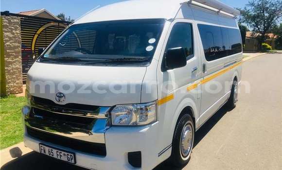 Comprar Usado Toyota Hiace Branco Carro em Beira em Sofala Comprar Usado Toyota Hiace Branco Carro em Beira em Sofala