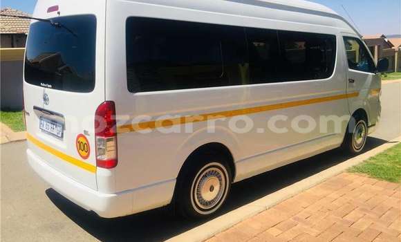 Comprar Usado Toyota Hiace Branco Carro em Beira em Sofala Comprar Usado Toyota Hiace Branco Carro em Beira em Sofala