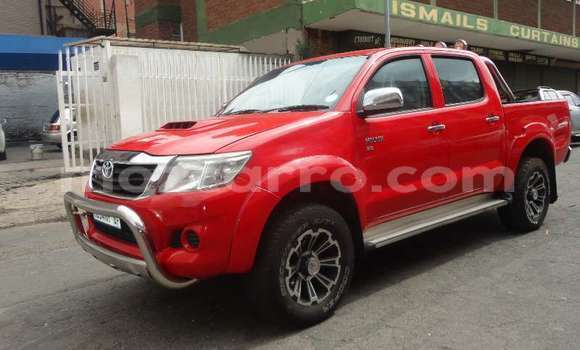 Comprar Usado Toyota Hilux Vermelho Carro em Beira em Sofala Comprar Usado Toyota Hilux Vermelho Carro em Beira em Sofala