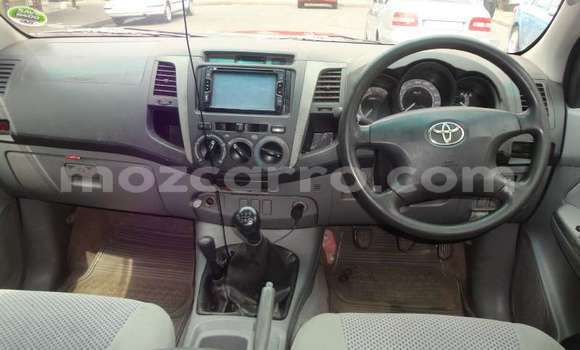 Comprar Usado Toyota Hilux Vermelho Carro em Beira em Sofala Comprar Usado Toyota Hilux Vermelho Carro em Beira em Sofala