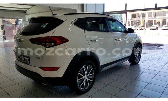 Comprar Usado Hyundai Tucson Branco Carro em Mutarara em Tete Comprar Usado Hyundai Tucson Branco Carro em Mutarara em Tete