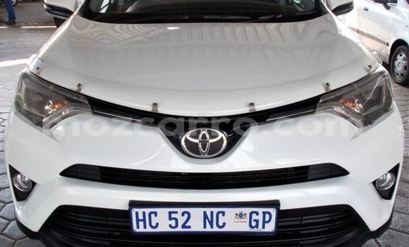 Comprar Usado Toyota RAV4 Branco Carro em Beira em Sofala Comprar Usado Toyota RAV4 Branco Carro em Beira em Sofala