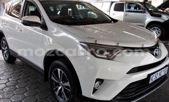 Comprar Usado Toyota RAV4 Branco Carro em Beira em Sofala Comprar Usado Toyota RAV4 Branco Carro em Beira em Sofala