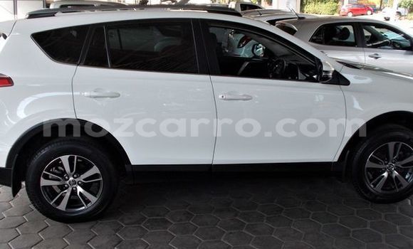 Comprar Usado Toyota RAV4 Branco Carro em Beira em Sofala Comprar Usado Toyota RAV4 Branco Carro em Beira em Sofala