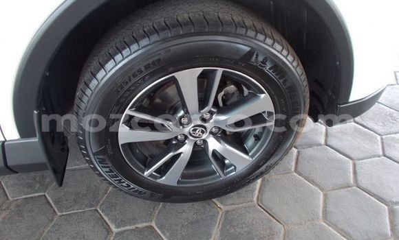 Comprar Usado Toyota RAV4 Branco Carro em Beira em Sofala Comprar Usado Toyota RAV4 Branco Carro em Beira em Sofala