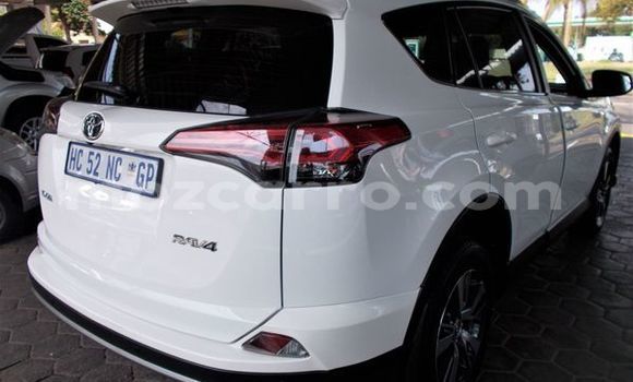 Comprar Usado Toyota RAV4 Branco Carro em Beira em Sofala Comprar Usado Toyota RAV4 Branco Carro em Beira em Sofala