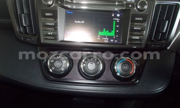 Comprar Usado Toyota RAV4 Branco Carro em Beira em Sofala Comprar Usado Toyota RAV4 Branco Carro em Beira em Sofala