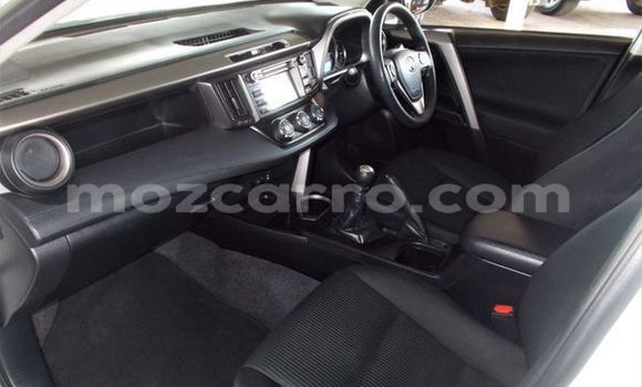 Comprar Usado Toyota RAV4 Branco Carro em Beira em Sofala Comprar Usado Toyota RAV4 Branco Carro em Beira em Sofala