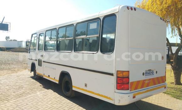 Comprar Usado Nissan UNKNOWN Branco Carro em Balama em Cabo Delgado Comprar Usado Nissan UNKNOWN Branco Carro em Balama em Cabo Delgado