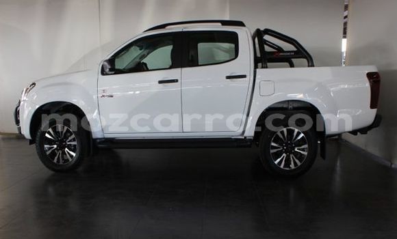 Nunua Ilio tumika Isuzu D-MAX Nyeupe Gari ndani ya Beira nchini Sofala