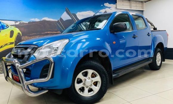 Comprar Usado Isuzu KB Azul Carro em Beira em Sofala