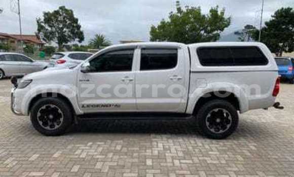 Comprar Usado Toyota Hilux Branco Carro em Beira em Sofala Comprar Usado Toyota Hilux Branco Carro em Beira em Sofala