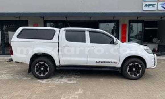 Comprar Usado Toyota Hilux Branco Carro em Beira em Sofala Comprar Usado Toyota Hilux Branco Carro em Beira em Sofala