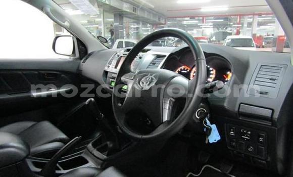 Comprar Usado Toyota Hilux Branco Carro em Beira em Sofala Comprar Usado Toyota Hilux Branco Carro em Beira em Sofala