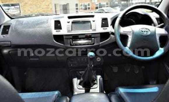 Comprar Usado Toyota Hilux Branco Carro em Beira em Sofala Comprar Usado Toyota Hilux Branco Carro em Beira em Sofala