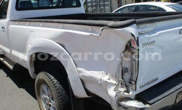 Comprar Usado Toyota Hilux Branco Carro em Balama em Cabo Delgado Comprar Usado Toyota Hilux Branco Carro em Balama em Cabo Delgado