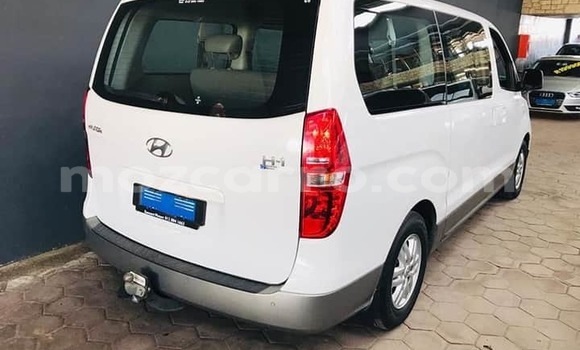 Comprar Usado Hyundai H1 Branco Carro em Beira em Sofala Comprar Usado Hyundai H1 Branco Carro em Beira em Sofala