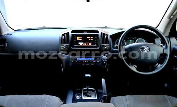 Comprar Usado Toyota Land Cruiser Branco Carro em Beira em Sofala Comprar Usado Toyota Land Cruiser Branco Carro em Beira em Sofala