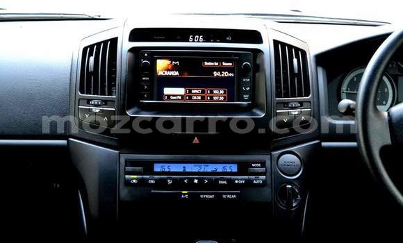 Comprar Usado Toyota Land Cruiser Branco Carro em Beira em Sofala Comprar Usado Toyota Land Cruiser Branco Carro em Beira em Sofala