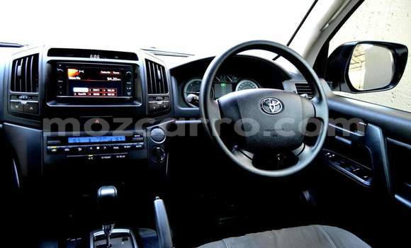 Comprar Usado Toyota Land Cruiser Branco Carro em Beira em Sofala Comprar Usado Toyota Land Cruiser Branco Carro em Beira em Sofala