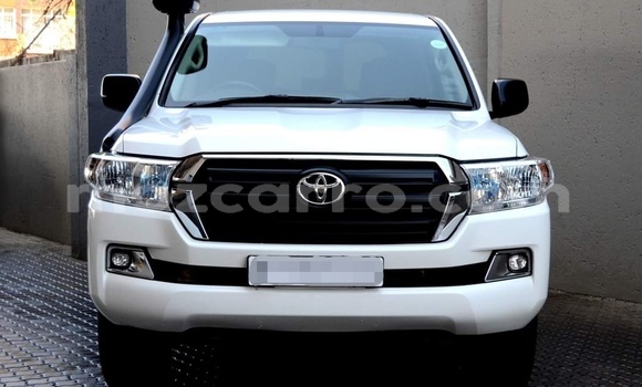 Comprar Usado Toyota Land Cruiser Branco Carro em Beira em Sofala Comprar Usado Toyota Land Cruiser Branco Carro em Beira em Sofala