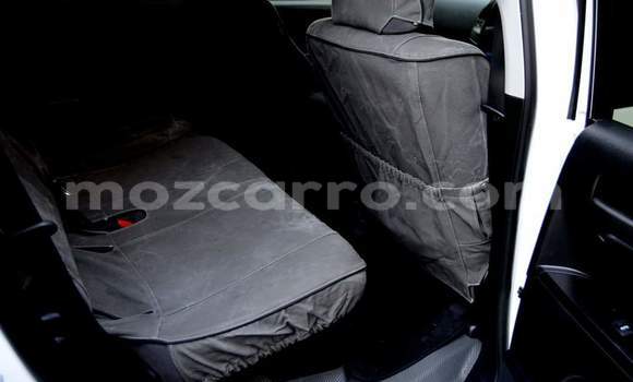 Comprar Usado Toyota Land Cruiser Branco Carro em Beira em Sofala Comprar Usado Toyota Land Cruiser Branco Carro em Beira em Sofala