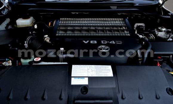 Comprar Usado Toyota Land Cruiser Branco Carro em Beira em Sofala Comprar Usado Toyota Land Cruiser Branco Carro em Beira em Sofala