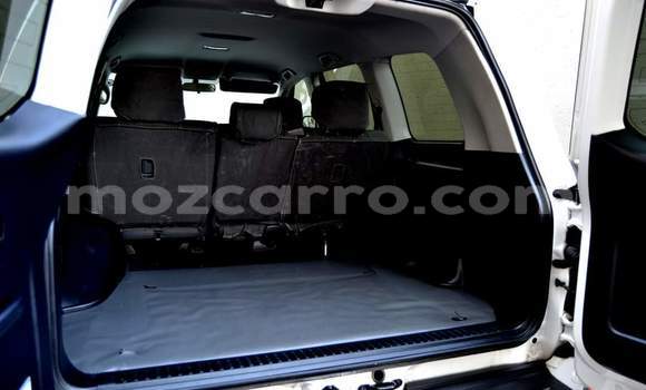 Comprar Usado Toyota Land Cruiser Branco Carro em Beira em Sofala Comprar Usado Toyota Land Cruiser Branco Carro em Beira em Sofala