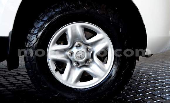 Comprar Usado Toyota Land Cruiser Branco Carro em Beira em Sofala Comprar Usado Toyota Land Cruiser Branco Carro em Beira em Sofala