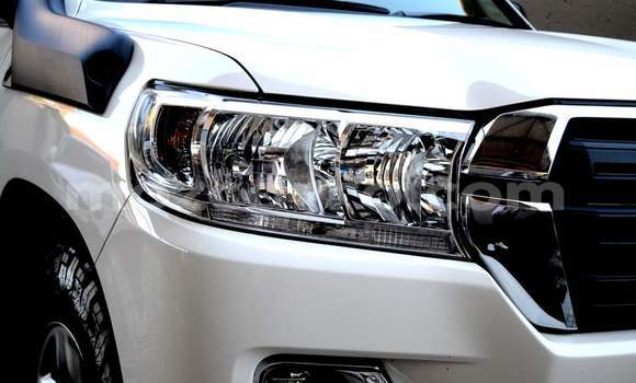 Comprar Usado Toyota Land Cruiser Branco Carro em Beira em Sofala Comprar Usado Toyota Land Cruiser Branco Carro em Beira em Sofala