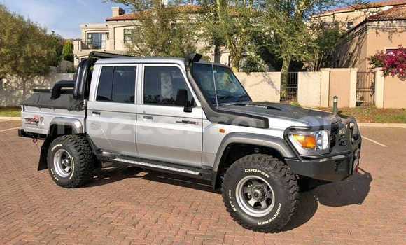 Comprar Usado Toyota Land Cruiser Prata Carro em Maputo em Maputo