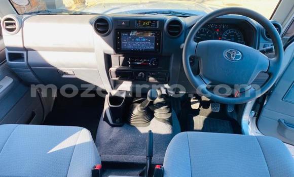 Comprar Usado Toyota Land Cruiser Prata Carro em Maputo em Maputo Comprar Usado Toyota Land Cruiser Prata Carro em Maputo em Maputo