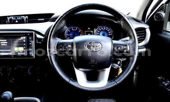 Comprar Usado Toyota Hilux Branco Carro em Beira em Sofala Comprar Usado Toyota Hilux Branco Carro em Beira em Sofala
