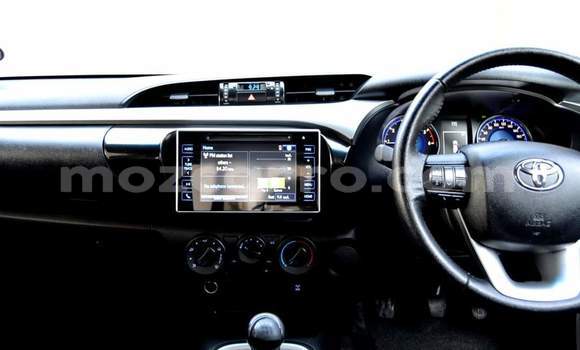 Comprar Usado Toyota Hilux Branco Carro em Beira em Sofala Comprar Usado Toyota Hilux Branco Carro em Beira em Sofala