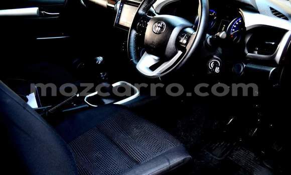 Comprar Usado Toyota Hilux Branco Carro em Beira em Sofala Comprar Usado Toyota Hilux Branco Carro em Beira em Sofala