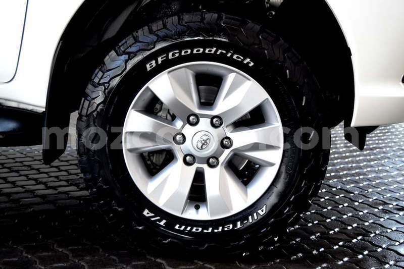 Big with watermark toyota hilux sofala beira 8226