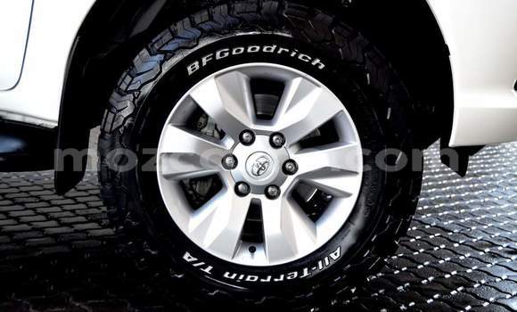 Comprar Usado Toyota Hilux Branco Carro em Beira em Sofala Comprar Usado Toyota Hilux Branco Carro em Beira em Sofala