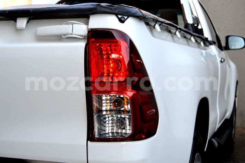 Big with watermark toyota hilux sofala beira 8226