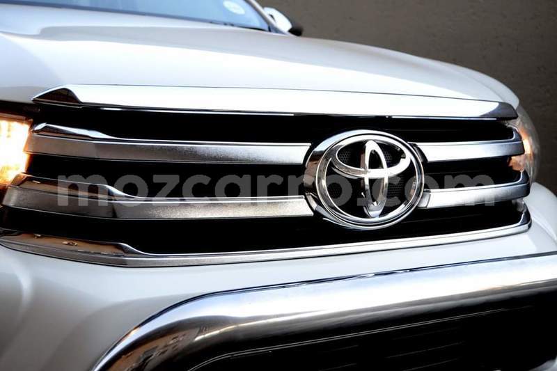 Big with watermark toyota hilux sofala beira 8226