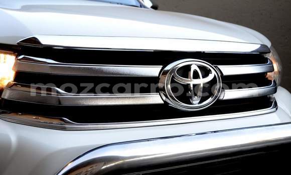 Comprar Usado Toyota Hilux Branco Carro em Beira em Sofala Comprar Usado Toyota Hilux Branco Carro em Beira em Sofala